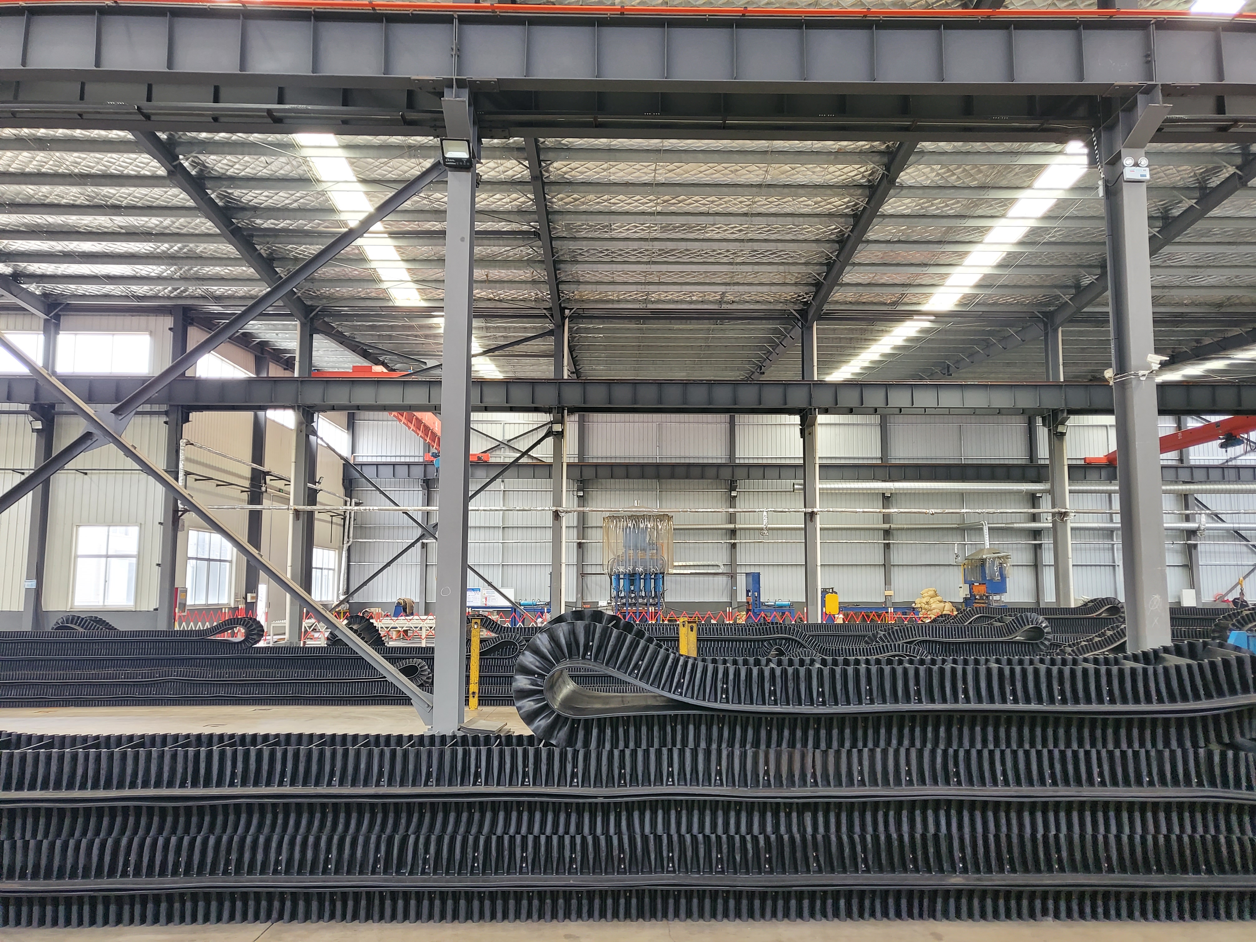 the-conveyor-belt-with-corrugated-folds1
