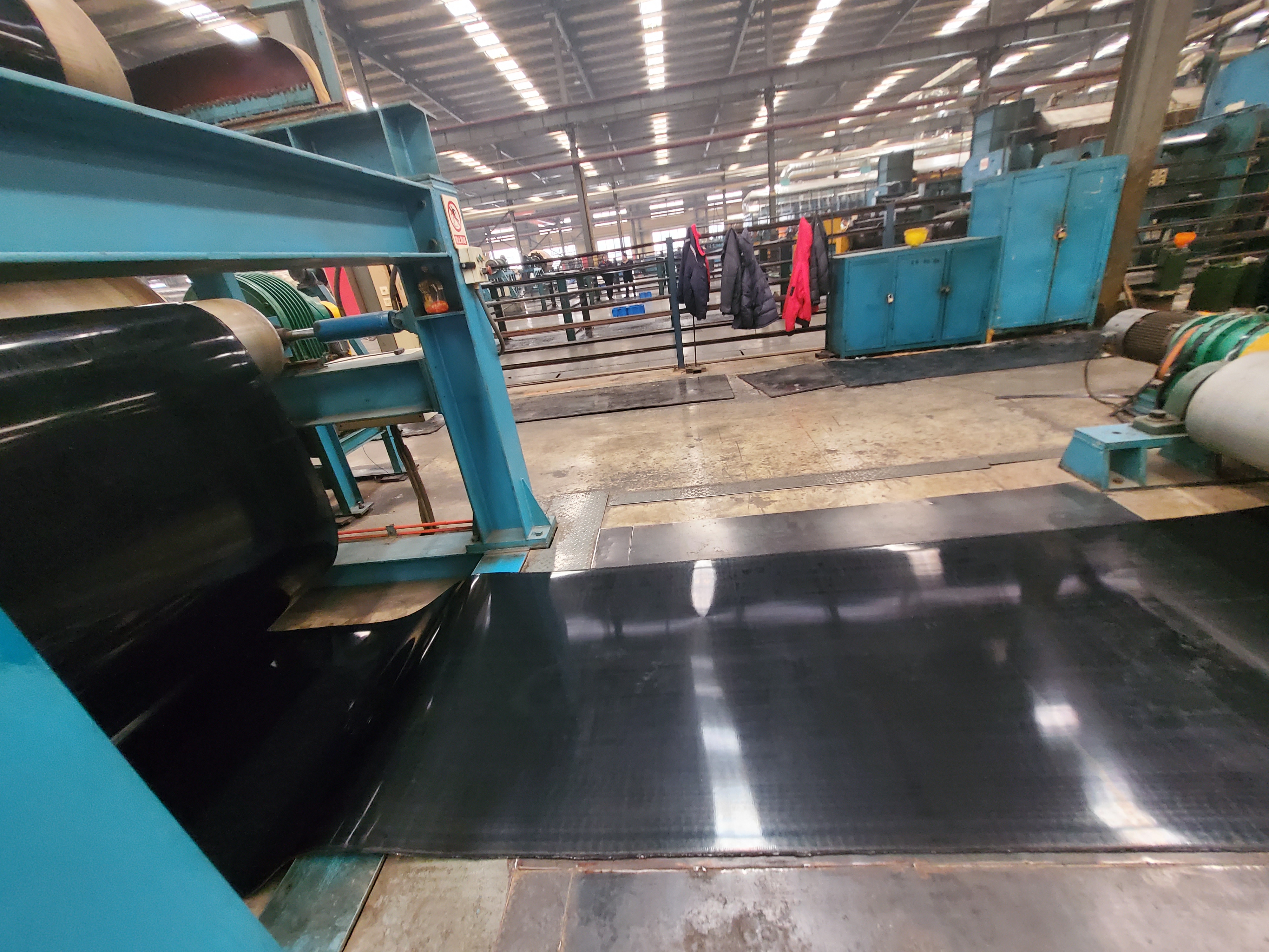 the-conveyor-belt-with-corrugated-folds1